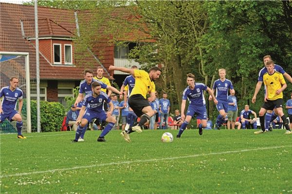 SV Hage macht es unnötig spannend Ausnahme. Jheringsfehn sorgte für nur wenig Torgefahr. Der SV Hage vergab die Chancen auf einen höheren Sieg. Foto: Hinrich Saathoff