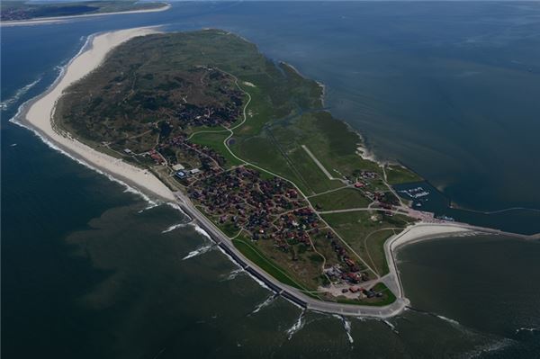 Baltrum aus der Luft: Auf der Insel wird am 20. September eine neuer Bürgermeister gewählt. 