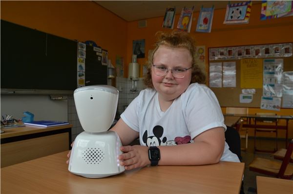 Roboter vertritt erkrankte Lara-Sofie an der Grundschule Upgant-Schott