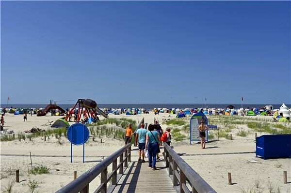Der Strand in Norddeich: Mit der ersten Hälfte der Ferien sind die Anbieter zufrieden, aber es ist noch Luft nach oben. Foto: Ute Bruns