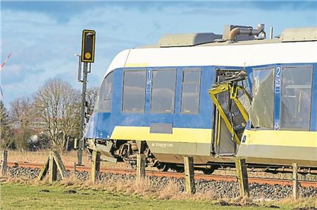 Der Triebwagen der Nordwestbahn wurde schwer beschädigt.