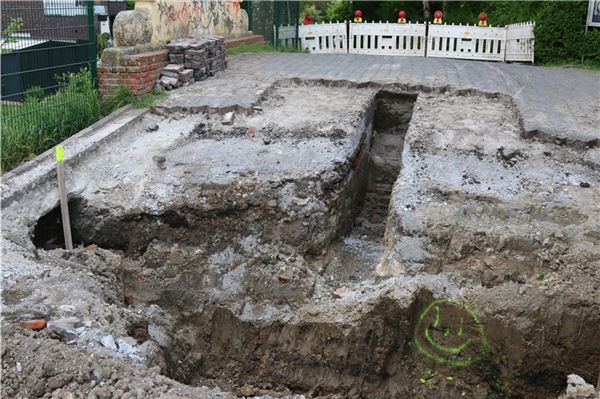 Raiffeisenstraße in Norden bleibt weiterhin gesperrt Die Baugrunduntersuchung am Fridericussiel findet in offener Bauweise statt.