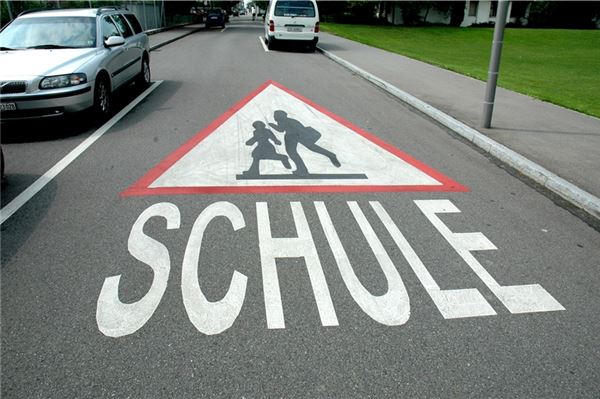 Polizei appelliert an Autofahrer Die Polizei mahnt zu Beginn des neuen Schuljahres zu besonderer Vorsicht und Rücksichtnahme.