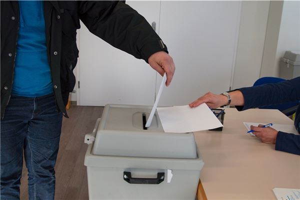 SPD bleibt stärkste Kraft Die Wahllokale haben seit 18 Uhr geschlossen.