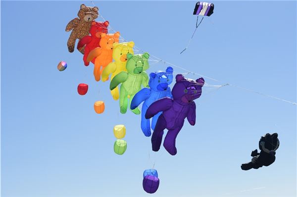 Bunte Drachen in Dornumersiel