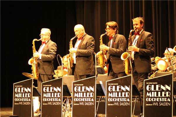 Glenn Miller Orchestra am 10. September 2023 im Theater an der Blinke in Leer  F...