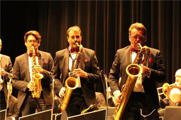 Glenn Miller Orchestra am 10. September 2023 im Theater an der Blinke in Leer  F...