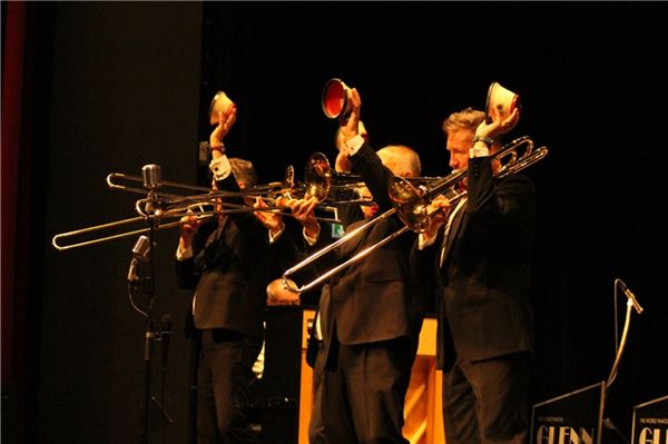 Glenn Miller Orchestra am 10. September 2023 im Theater an der Blinke in Leer  F...