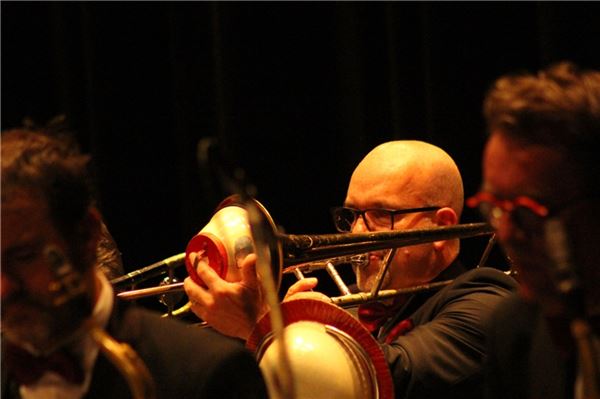 Glenn Miller Orchestra am 10. September 2023 im Theater an der Blinke in Leer  F...