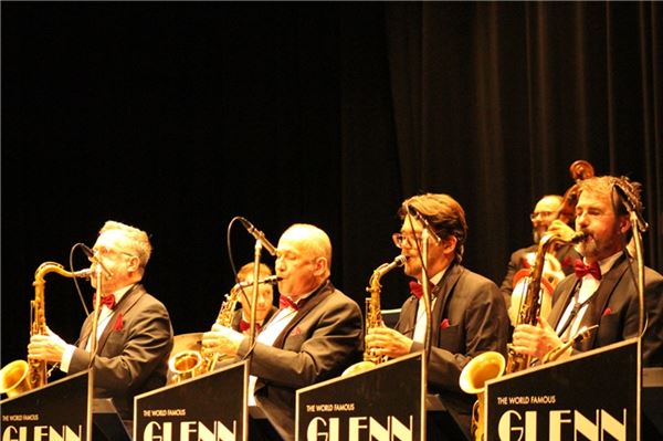 Glenn Miller Orchestra am 10. September 2023 im Theater an der Blinke in Leer  F...
