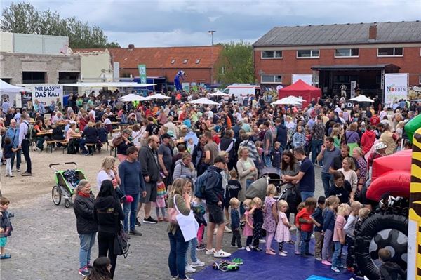 Doornkaat-Open-Air in Norden mit rund 1000 Besuchern gestartet Gut gefüllt bereits kurz nach dem Start: Das Doornkaat-Open-Air läuft gut an.
