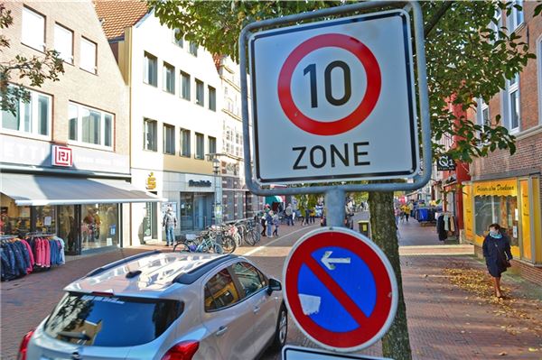 Tempo 10 in der Norder Osterstraße In der Osterstraße gilt ein Tempolimit.