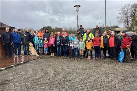 Insgesamt 70 Teilnehmer sammelten am Sonnabend beim Umwelttag in Berumbur Müll und Unrat.