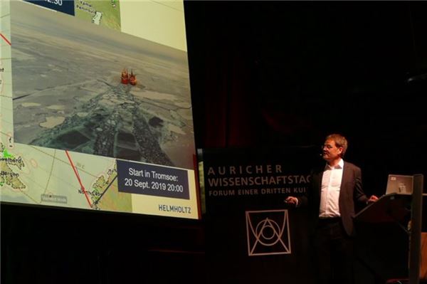 Wie dünnes Eis auch unser Klima beeinflusst „Keine andere Region erwärmt sich so schnell wie die Arktis“, warnt Prof. Dr. Markus Rex. Foto: Jürgens