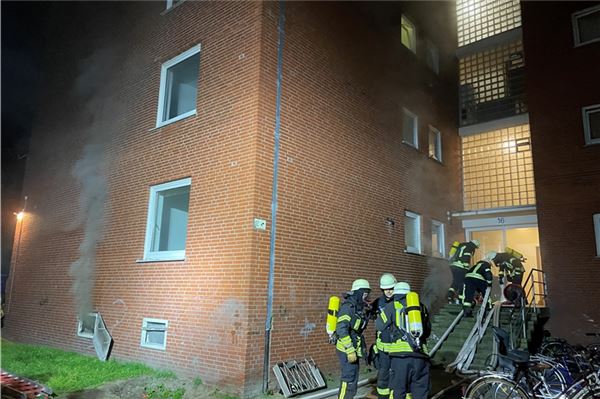 Nach einem Kellerbrand im Warfenweg in der vergangenen Woche sind 31 Bewohner in der ehemaligen Norder Klinik untergekommen. Archivfoto: Feuerwehr
