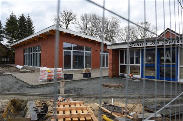 Ferienzeit ist Handwerkerzeit Projekte wie die Mensa der Schule Im Spiet können weitergeführt werden. Neue „Großbaustellen“ sind ohne Haushalt nicht möglich.