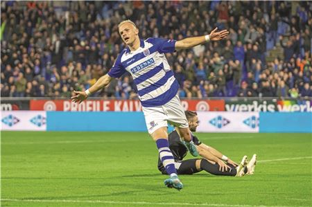 Starke Saison. Lennart Thy erzielte für PEC Zwolle 20 Treffer und gab sechs Torvorlagen. Kurios: Über die Tordifferenz wird jetzt wahrscheinlich die Meisterschaft entschieden. Foto: Imago