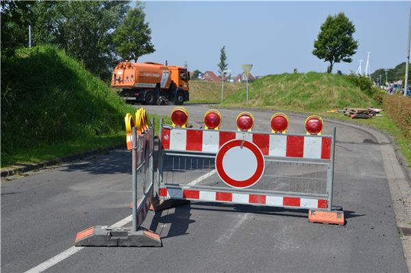Sperrungen ausgerechnet in Urlaubssaison Viele Straßen, wie hier der Dörper Weg, werden in den Sommermonaten saniert– das trifft nicht immer auf Verständnis bei der Bevölkerung.