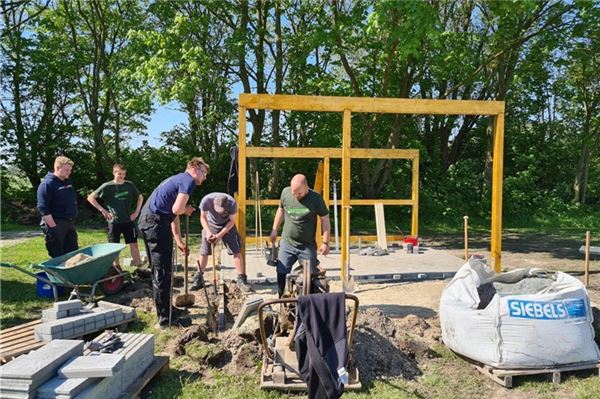 Landjugend Polder in Norden baut neue Grillhütte für Neuwesteel