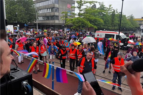 Der erste CSD Emden ist mit einer Demo gestartet