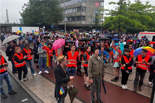 Der erste CSD Emden ist mit einer Demo gestartet