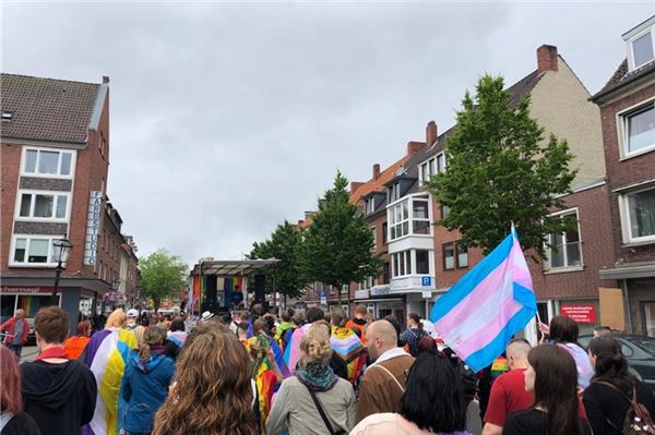 Der erste CSD Emden ist mit einer Demo gestartet