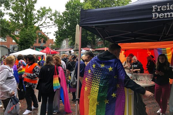 Der erste CSD Emden ist mit einer Demo gestartet