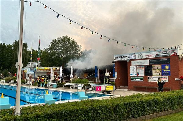 Nach Brand des van-Ameren-Bades: Emder sammeln über 100.000 Euro Spenden an nur einem Tag!