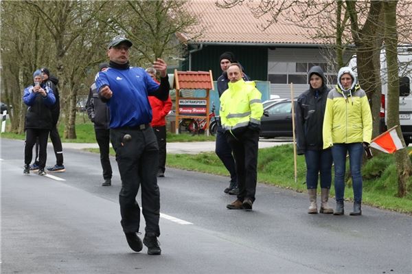 Anke Klöpper macht Titelverteidigung frühzeitig perfekt Wieder top. Der Großheider Ralf Look belegte auf der EM-Strecke in Neuharlingersiel mit 1729 Metern Platz vier und übernahm damit die Führung in der Gesamtwertung. Foto: Wolfgang Böning