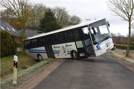 15 Kinder saßen in dem Bus. Sie wurden nicht verletzt.