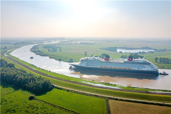 Neue Fotos: Die Disney Treasure hat Eemshaven erreicht