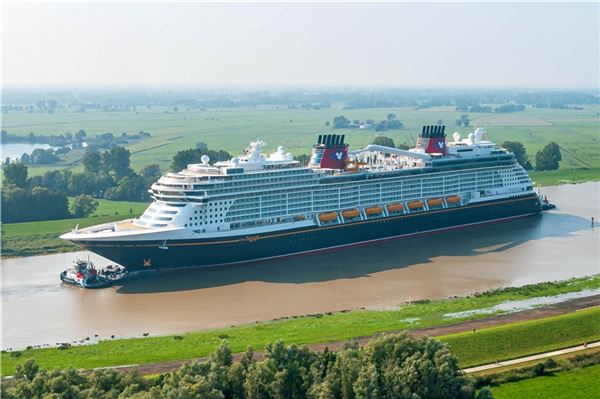 Neue Fotos: Die Disney Treasure hat Eemshaven erreicht