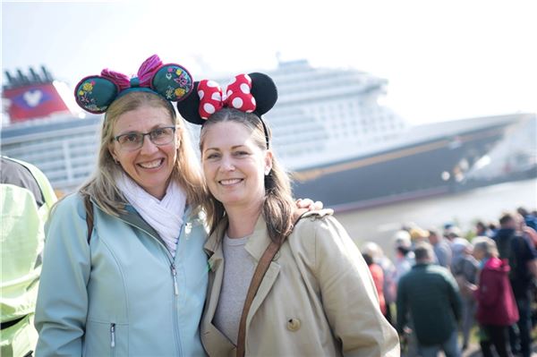 Neue Fotos: Die Disney Treasure hat Eemshaven erreicht