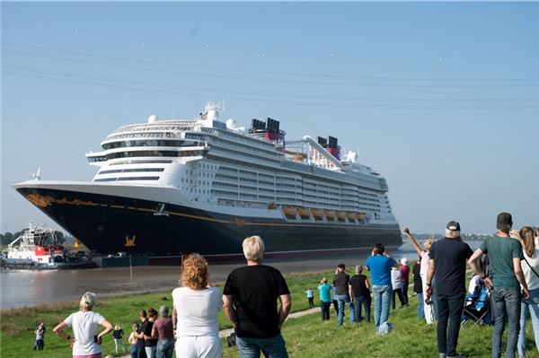 Neue Fotos: Die Disney Treasure hat Eemshaven erreicht