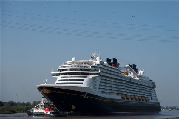 Neue Fotos: Die Disney Treasure hat Eemshaven erreicht