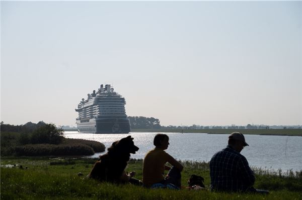 Neue Fotos: Die Disney Treasure hat Eemshaven erreicht