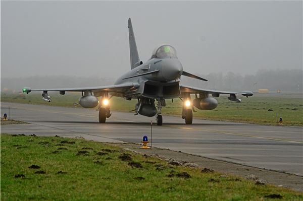 Ab Juli wird es wieder laut: Die Eurofighter kehren zurück nach Wittmund 2022 startete die letzte Maschine aus Wittmund - bis jetzt: Am 17. Juli kommen bis zu sieben Eurofighter wieder zurück nach Wittmund.