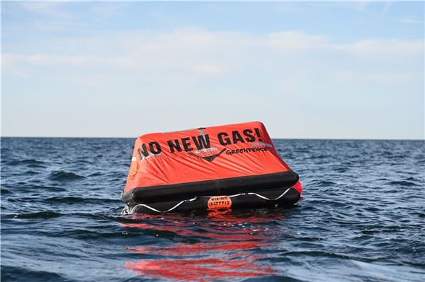 Greenpeace klebt sich in der Nordsee fest - Protest gegen Gasförderung