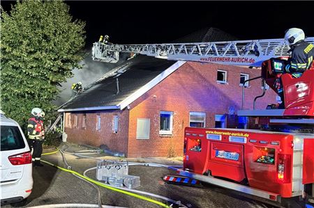 60 Feuerwehrkräfte waren in der Nacht zu Mittwoch im Einsatz.