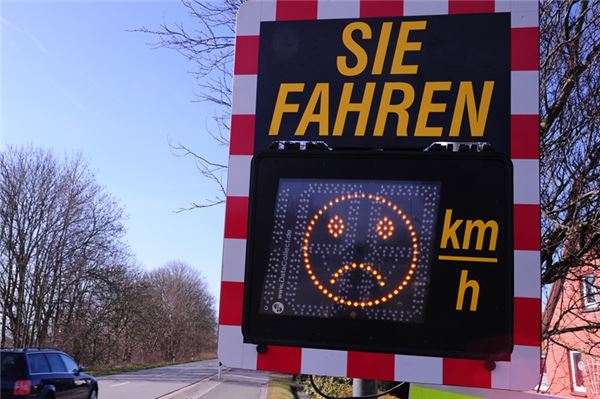 Alferts und Krause wünschen sich zunächst einen Verkehrssmiley.