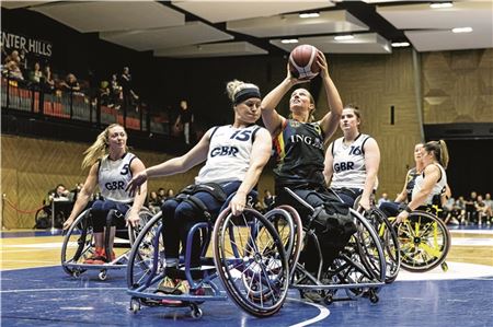 Alles gegeben und Akzente gesetzt. Im EM-Halbfinale unterlagen Lena Knippelmeyer und das deutsche Nationalteam den Britinnen trotzdem am Ende deutlich mit 37:53.  Foto: Steffi Wunderl