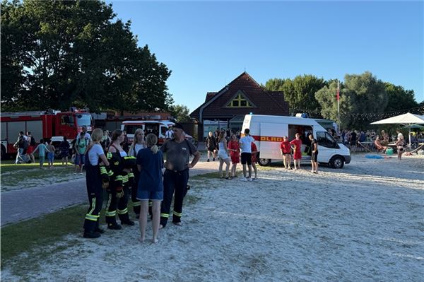 Vermisster Junge am Badesee: Sucheinsatz mit glücklichem Ausgang Am Dienstagabend gab es einen Sucheinsatz am Badesee in Tannenhausen - mit glücklichem Ausgang.