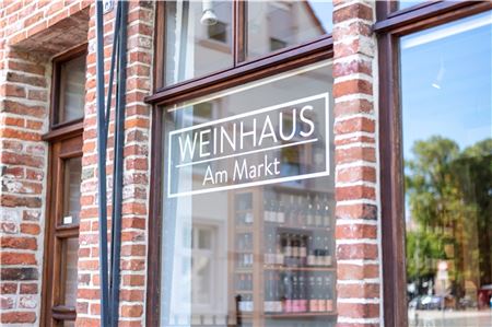 Am Markt in Norden ist ein neuer Weinladen entstanden. Fotos: Meret Edzards-Tschinke