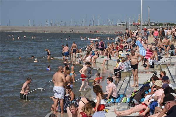 Am Wochenende dürfte es voll werden in Norddeich und den anderen Küstenregionen, denn ab Montag beginnen in Nordrhein-Westfalen die Sommerferien. Foto: Stromann