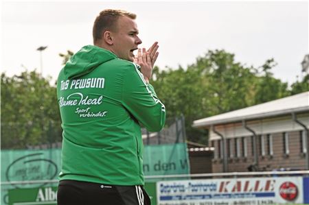 „An der Balance müssen wir weiter arbeiten“, erklärt TuS-Trainer Jonas Petersen. Foto: Ute Bruns