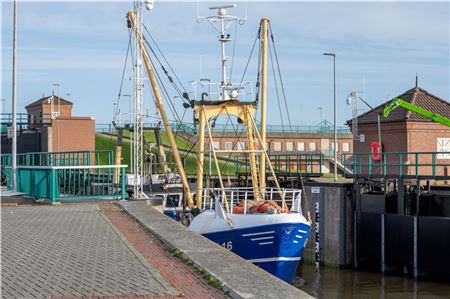 An der Seeschleuse Leysiel startete die Deich- und Sielschau. Archivfoto: Ute Bruns