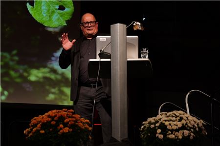 Andreas Sentker lobte die Auricher Wissenschaftstage als ein vorbildliches „Luxusmodell der Wissenschaftsvermittlung“. Foto: Werner Jürgens