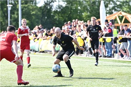 Angriffslustig. Die Hinteraner – am Ball Jonas Reck – erwwarten heute den TuS Pewsum.