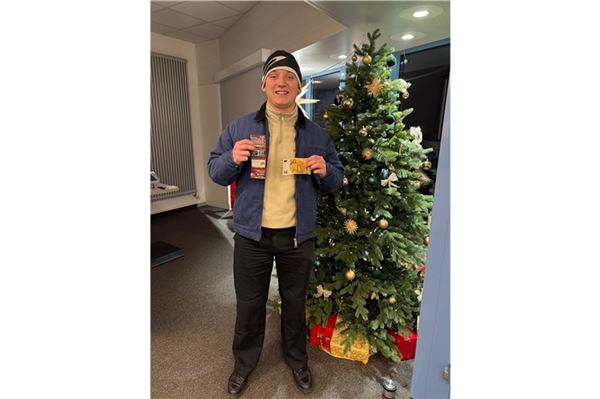 Marienhafe zählt die Stunden Auch Darian Ewen aus Marienhafe hat 50 Euro gewonnen. Gezogen hat er sein Glückslos in der „Bücherkiste“, Inh. Petra Küll.