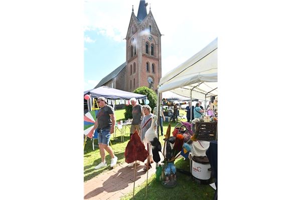 Handwerk erleben, Tradition genießen Auch der Kirchturm kann morgen besichtigt werden. Besucher können sogar selbst die Kirchenglocken schlagen.